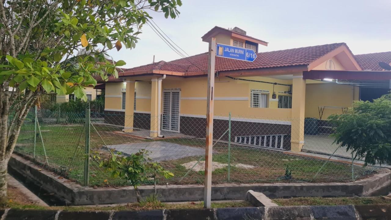 Anjung Klia House 01 With Neflix Holiday home Banting (Selangor)