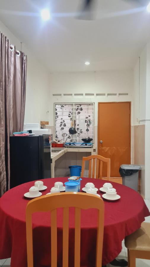 Anjung Klia House 01 With Neflix Holiday home Banting (Selangor)